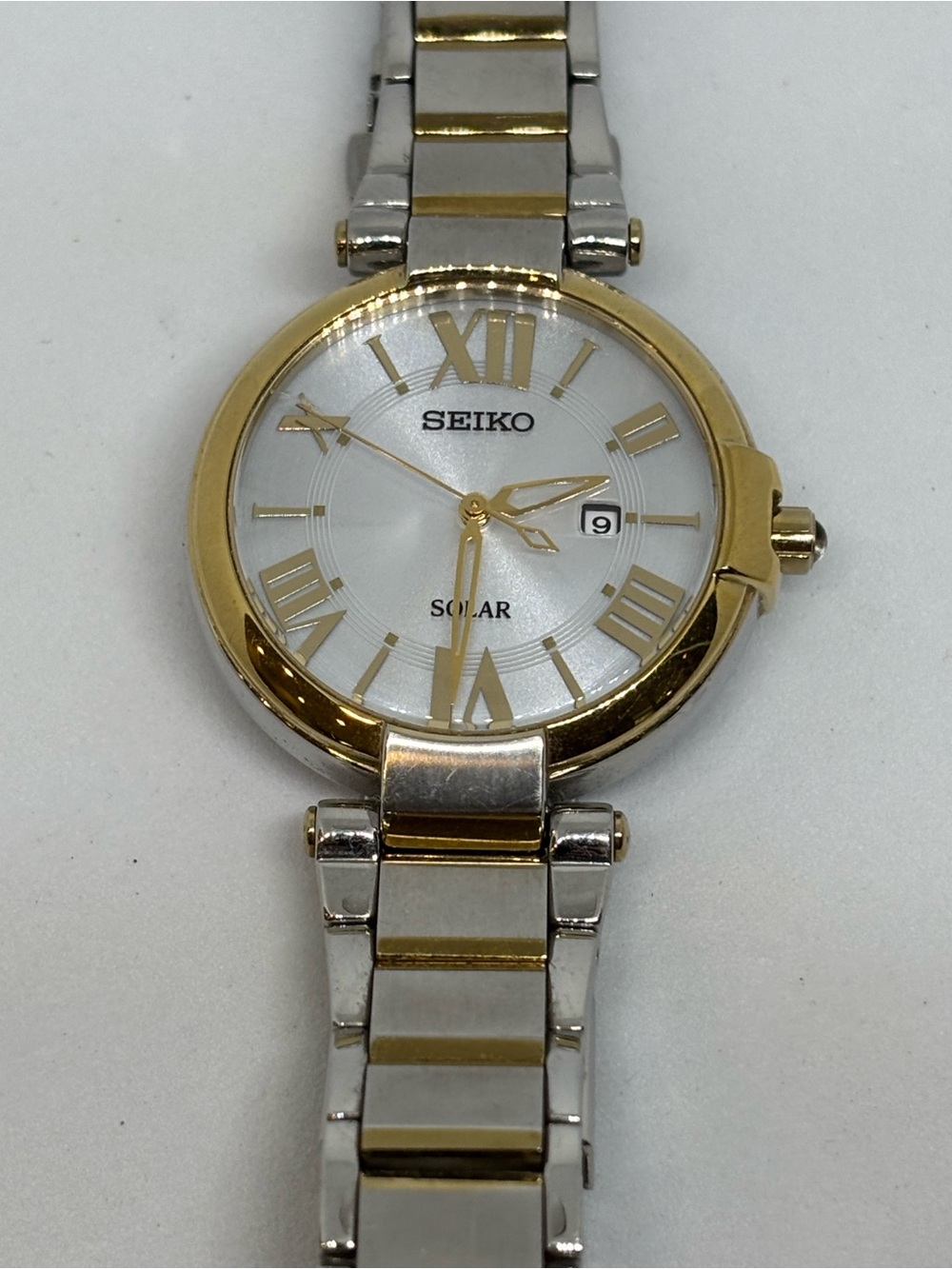 Seiko Solar Two Tone Date Working Watch.  Model V137-0BB0.